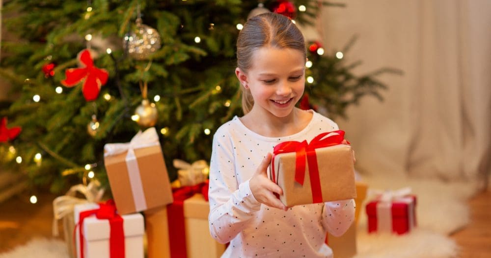 kids giving gifts